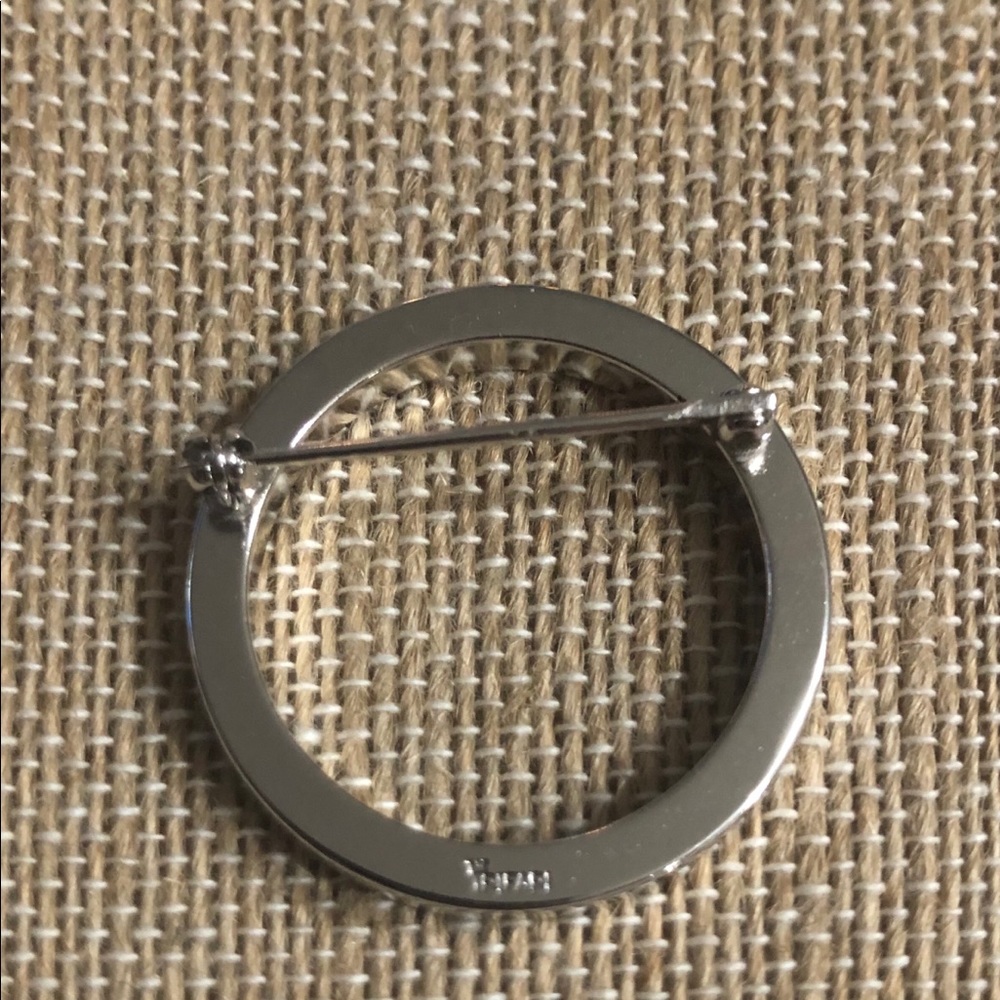 TRIFARI Crown Vintage Silver Tone Brooch Lapel Pin - Picture 3 of 4